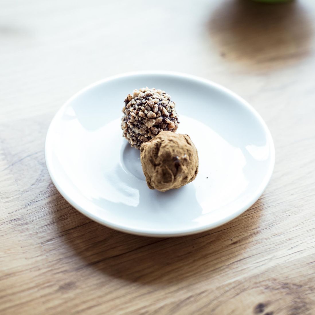 Spejderhagl lavet hos BECH Chokolade. Snag dem i Café Klint på havnen i Gudhjem.